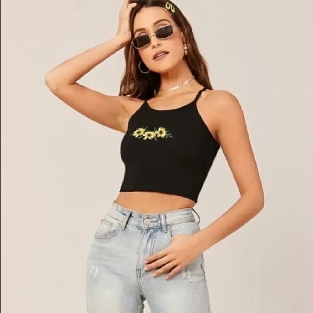 ✨ Sunflower Embroidered Crop Tank Top✨
